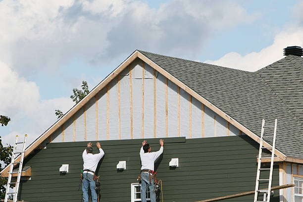 Professional Siding technician working in Spring Valley, IL